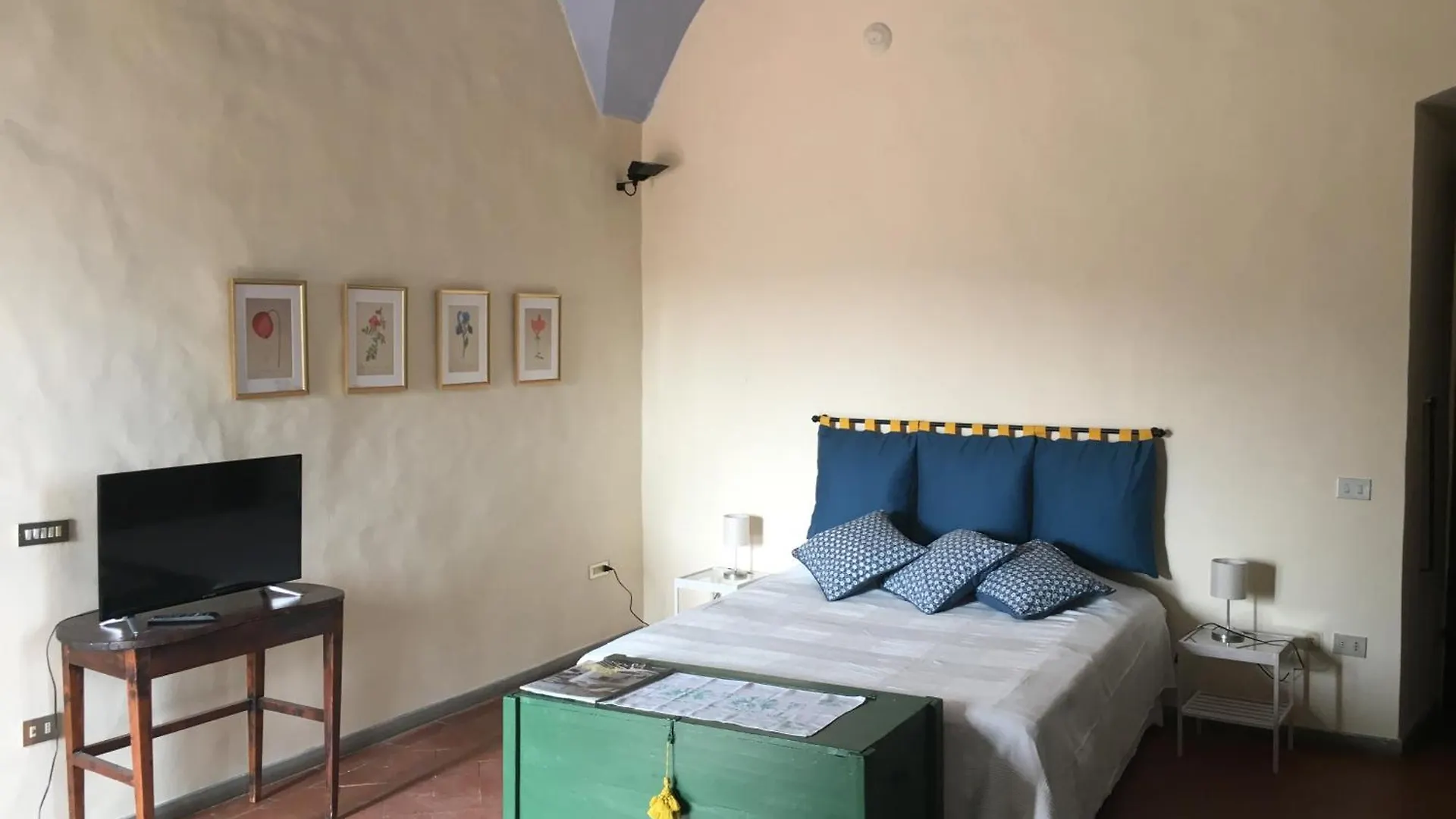 Wine Apartments Florence Lawrence Casignano イタリア